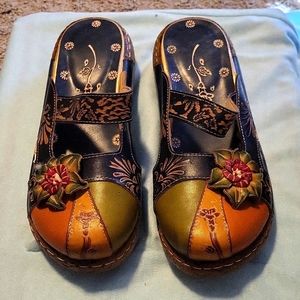 Avant Garde clogs